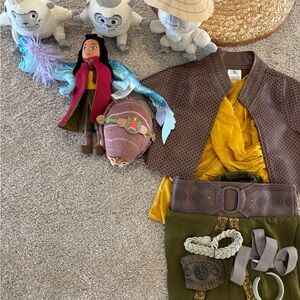 Raya and the Last Dragon costume size 7/8 plus six Raya stuffies